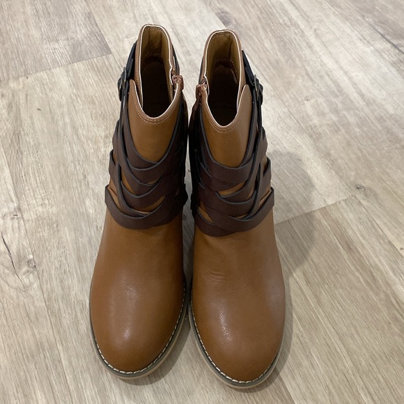 NEW Women’s Journee Collection Multi-Strap Ankle Boots - Picture 2 of 5